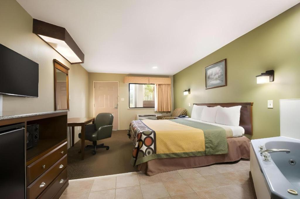 Super 8 By Wyndham Baton Rouge/I-12 Hotel Exterior foto